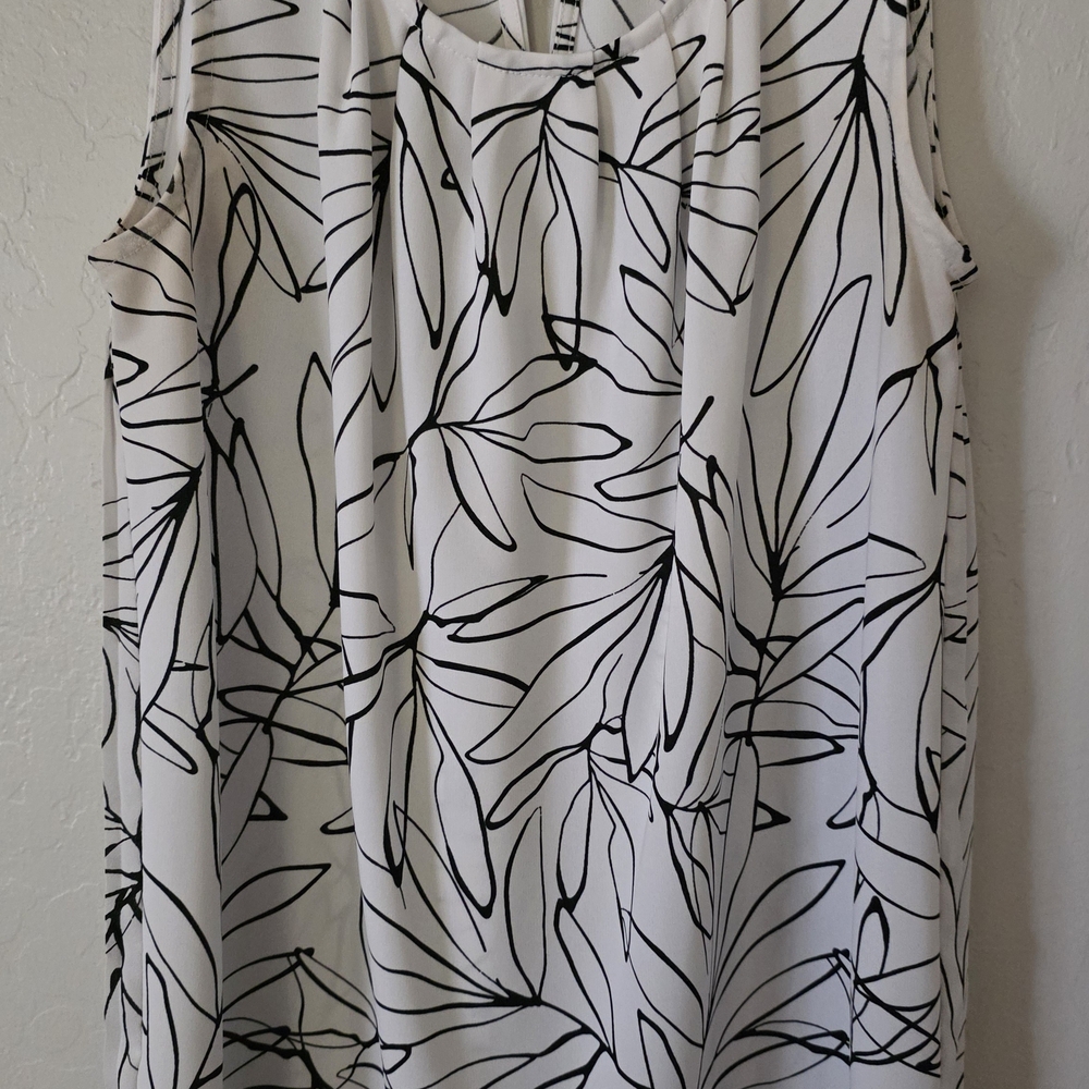 Sleeveless Black and White Leaf Print Top